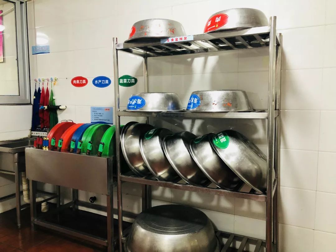 家長(zhǎng)走進(jìn)幼兒園食堂，放心滿(mǎn)意給家長(zhǎng)——幼兒園食堂開(kāi)放日餐飲管理紀(jì)實(shí)